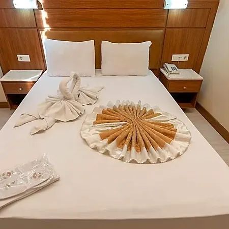 The Center Szálloda 3*