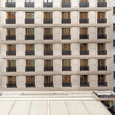 The Center Szálloda 3*