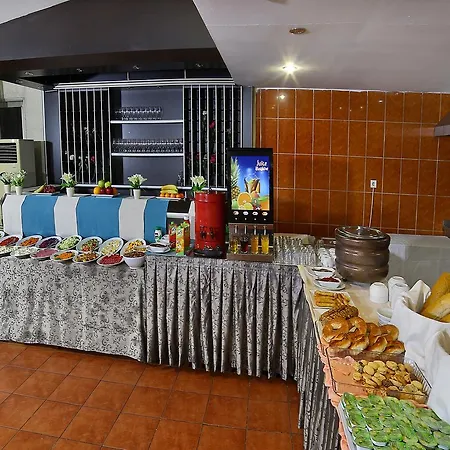 Hotel The Center 3*